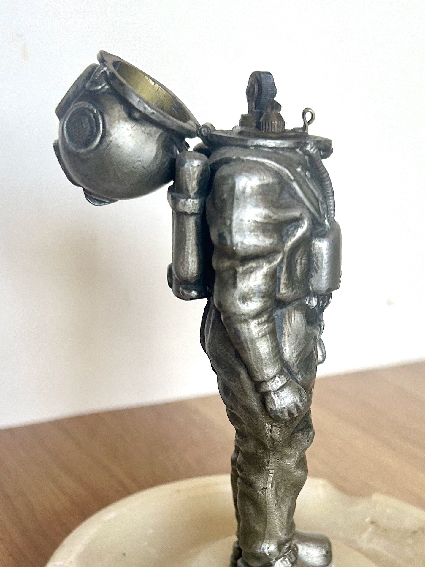 VINTAGE ANTIQUE DEEP SEA DIVER TABLE LIGHTER. - Divers Gifts
