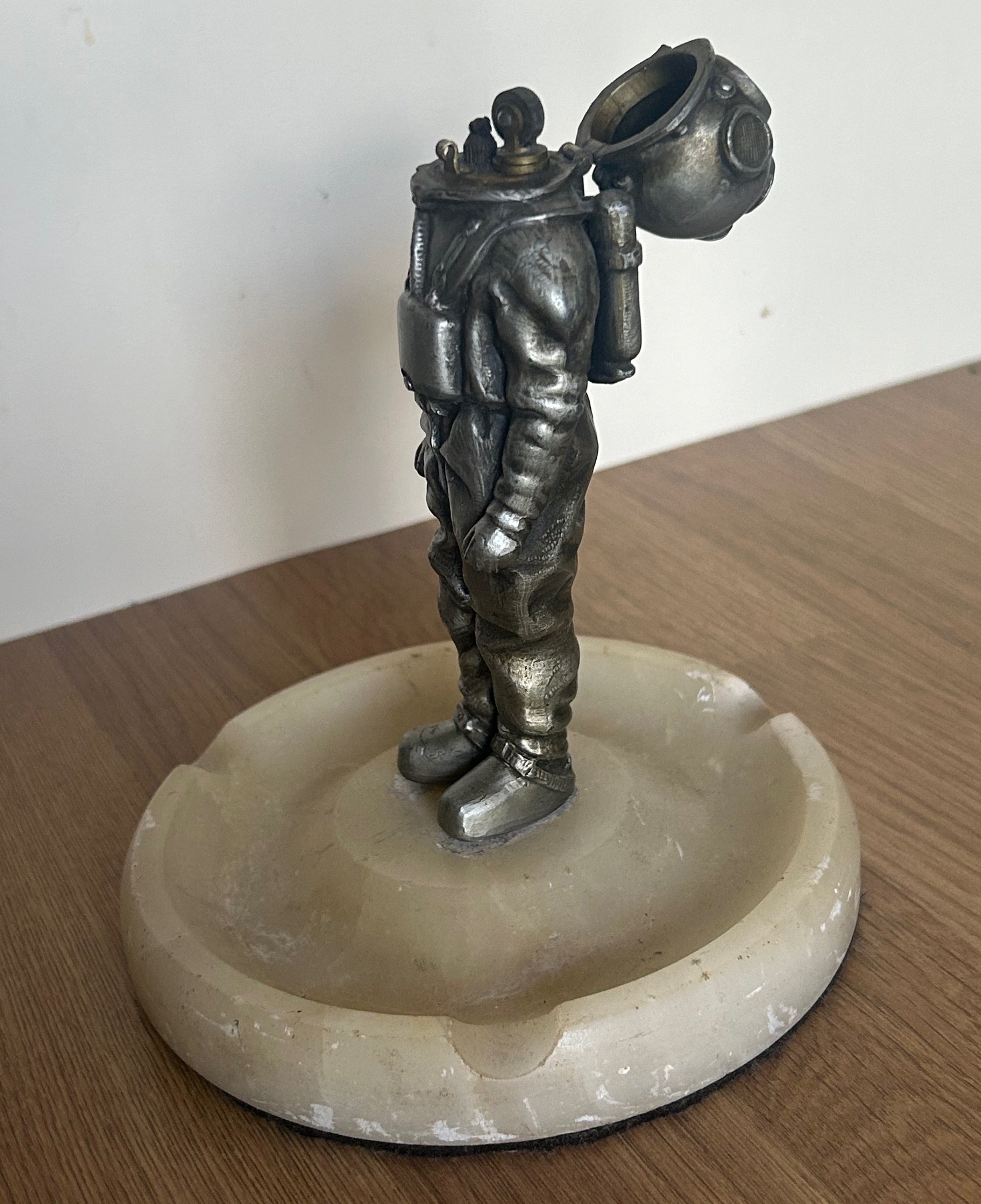 VINTAGE ANTIQUE DEEP SEA DIVER TABLE LIGHTER. - Divers Gifts